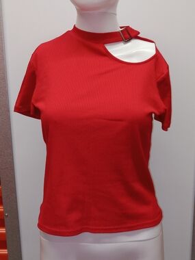Red Buckle-Accent Ribbed Tee